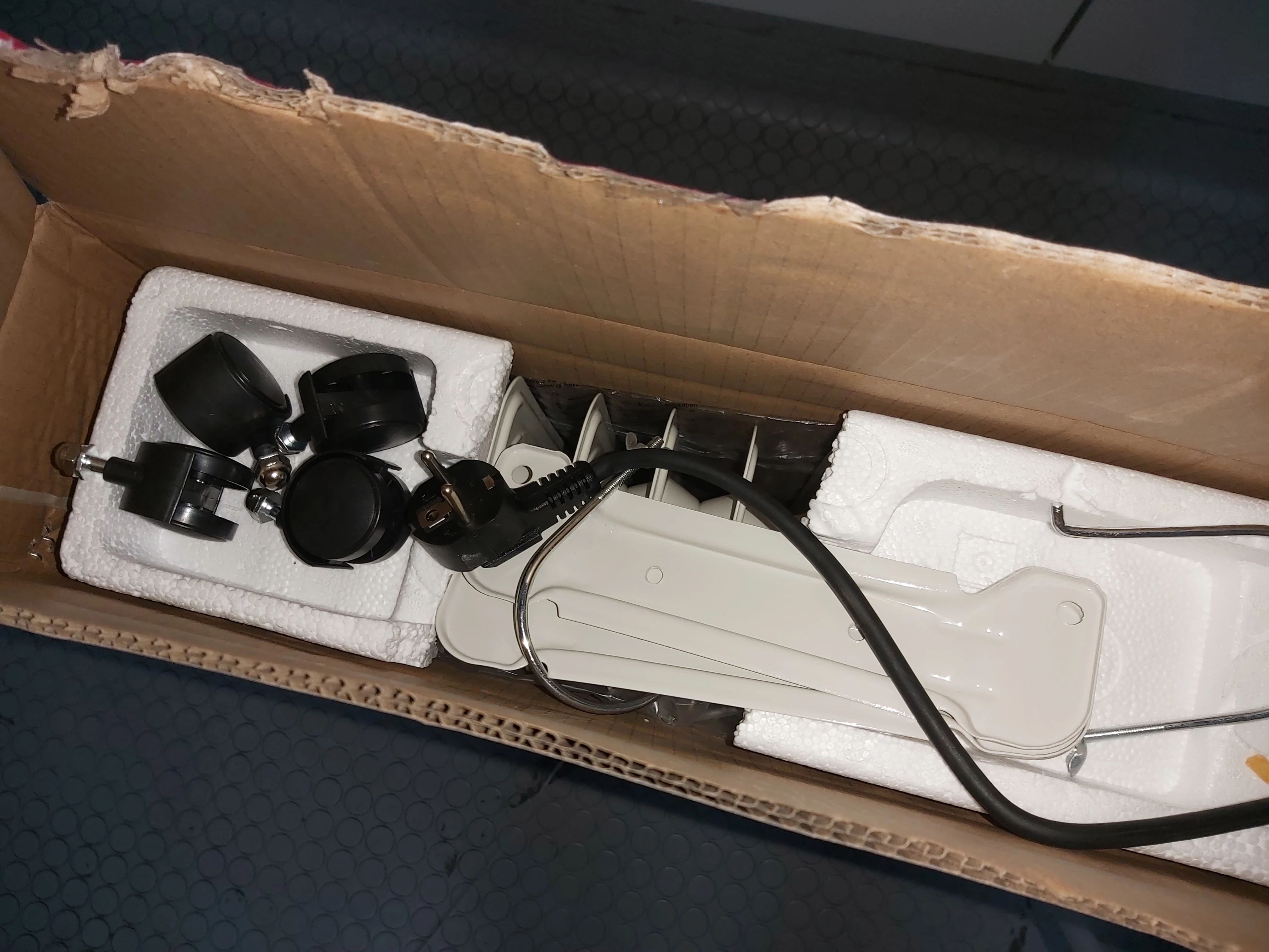 grzejnik-olejowy-kepland-2500w-komplet-kolor-dominujacy-129357-2