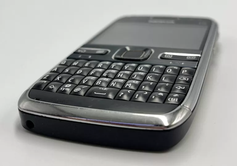 TELEFON KOMÓRKOWY Z KLAWIATURĄ NOKIA E72 USZKODZONY NA CZĘŚCI!