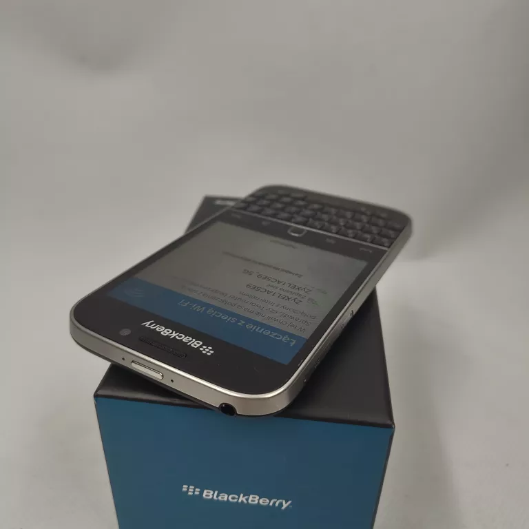 TELEFON BLACKBERRY CLASSIC SQC100-1 ZESTAW