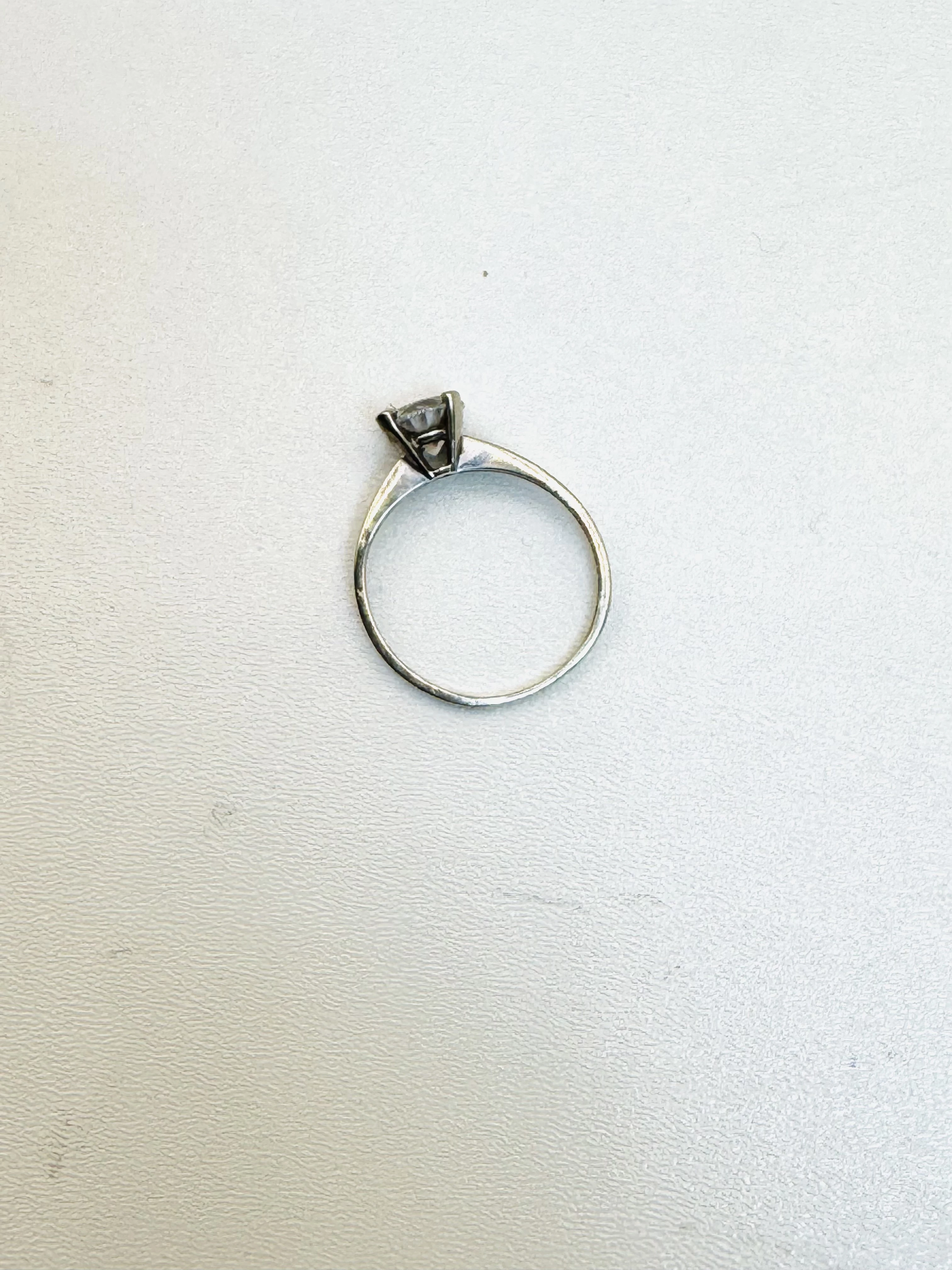 pierscionek-z-bialego-zlota-w163g-p585-r12-material-15835-2