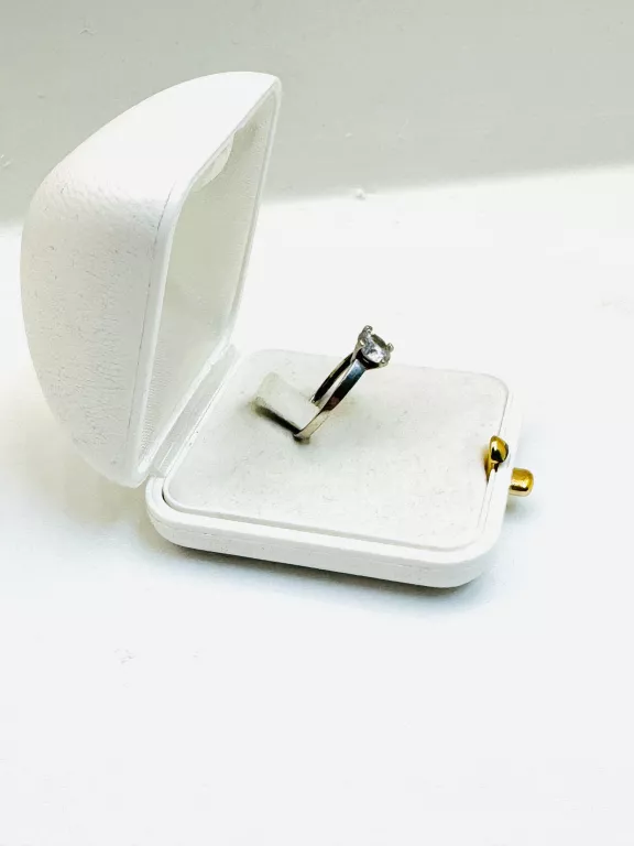 pierscionek-z-bialego-zlota-w163g-p585-r12-stan-11323-2