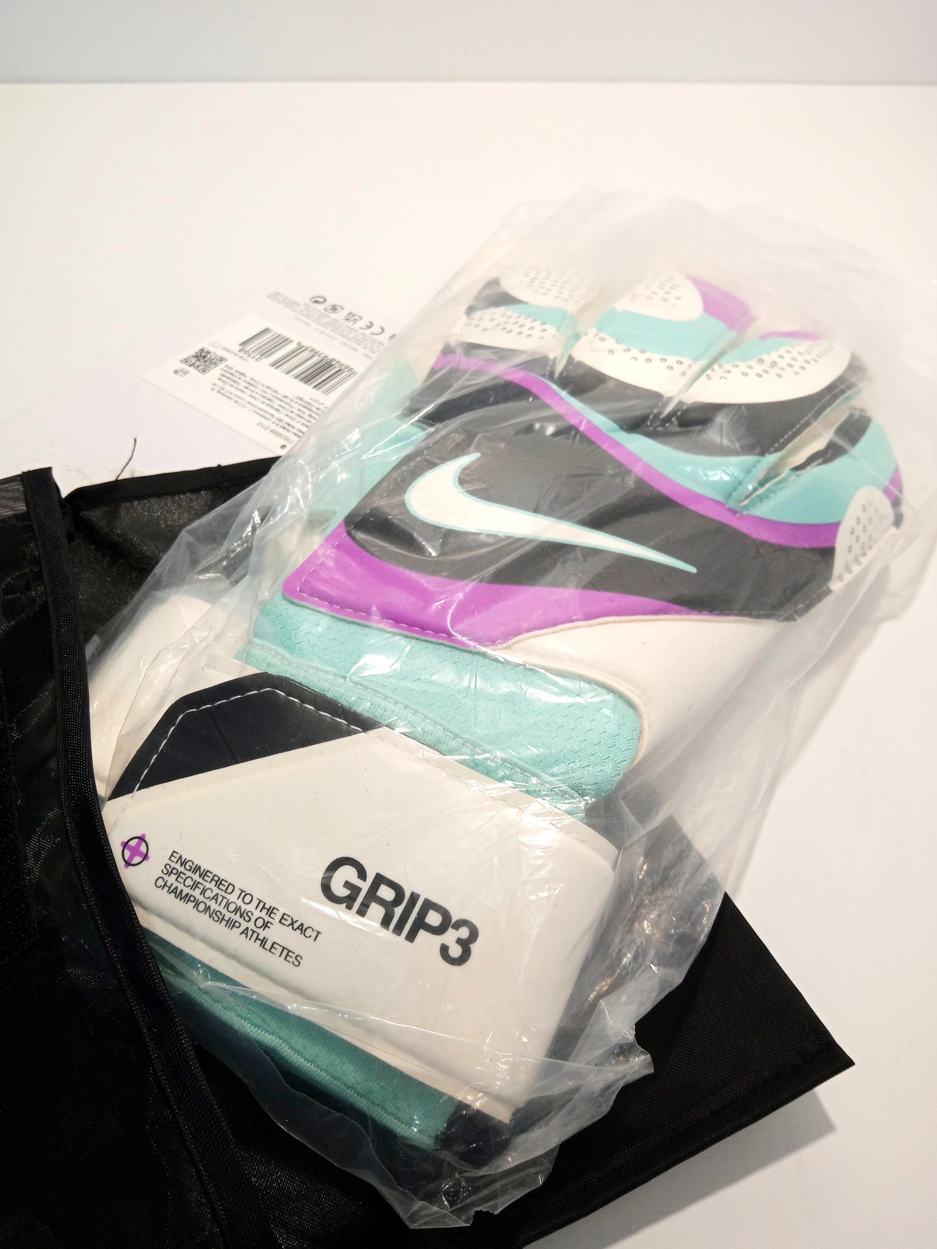 rekawice-bramkarskie-nike-grip3-fb2998-010-multikolor-rozmiar-9-ean-gtin-196968939855