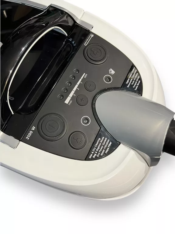 ODKURZACZ PIORĄCY BOSCH AQUAWASH&CLEAN BWD421PRO