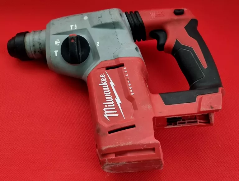 ZESTAW AKU MILWAUKEE SZLIFIERKA MŁOTOWIERTARKA WKRĘTARKA