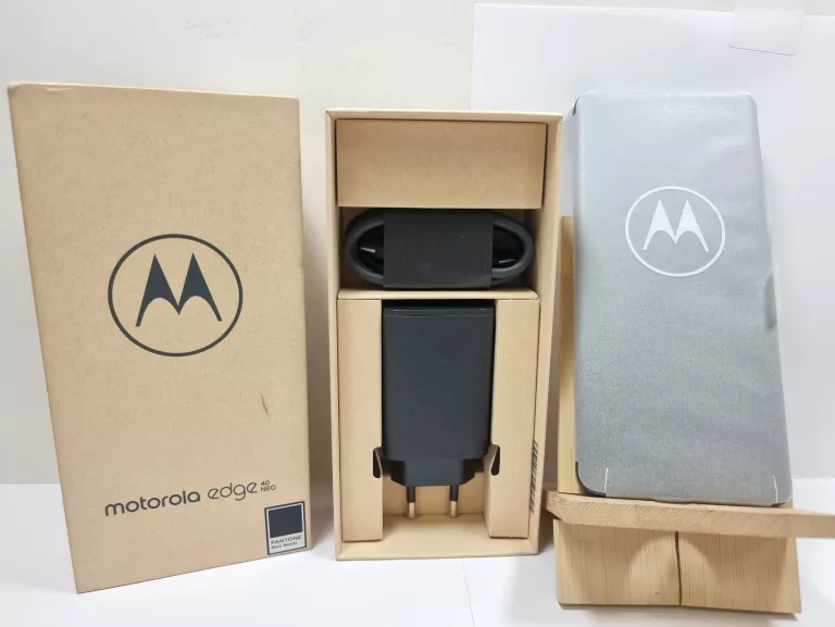 TELEFON MOTOROLA MOTO EDGE V40 NEO