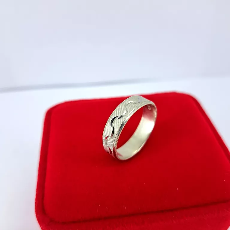 SREBRNA OBRĄCZKA Z GRAWEREM P925 3,68 G