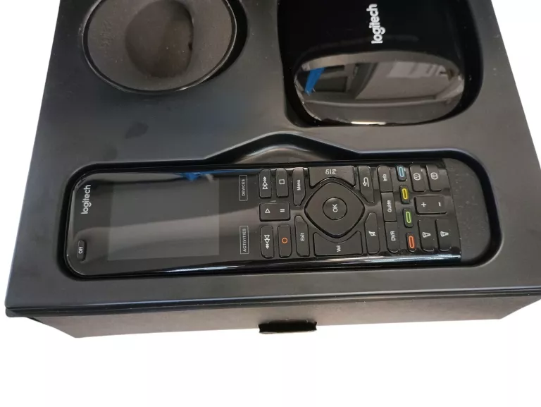 pilot-logitech-harmony-elite-komplet-stan-11323-2