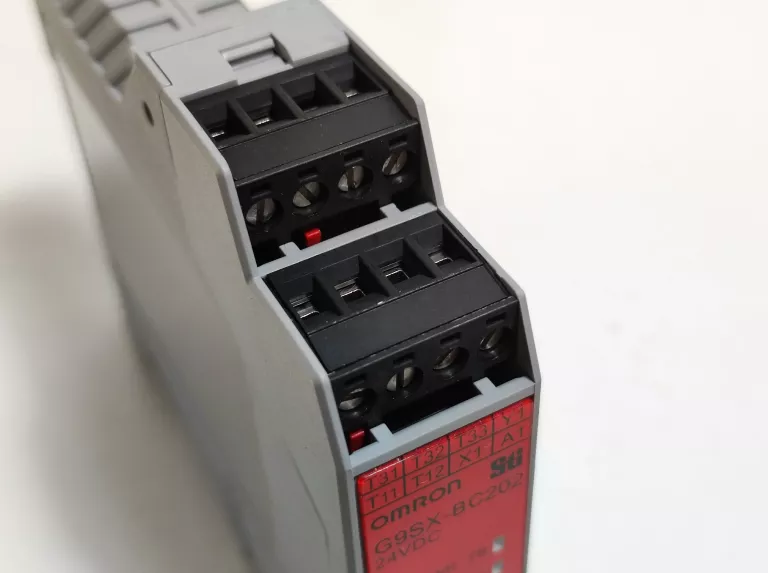 PRZEKAŹNIK BEZPIECZEŃSTWA OMRON G9SX-BC202 OKAZJA!