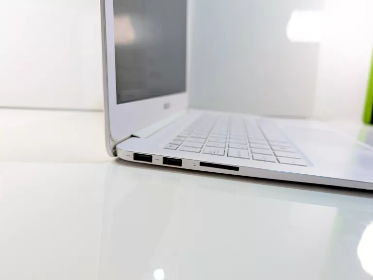 LAPTOP ASUS UX305CA-FB149T 8/128GB INTEL M3 13,3"