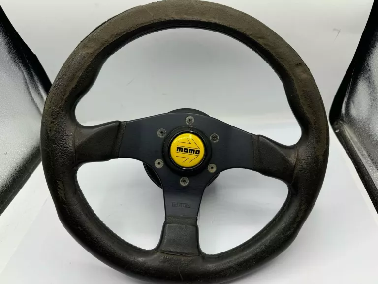 KIEROWNICA SPORTOWA MOMO