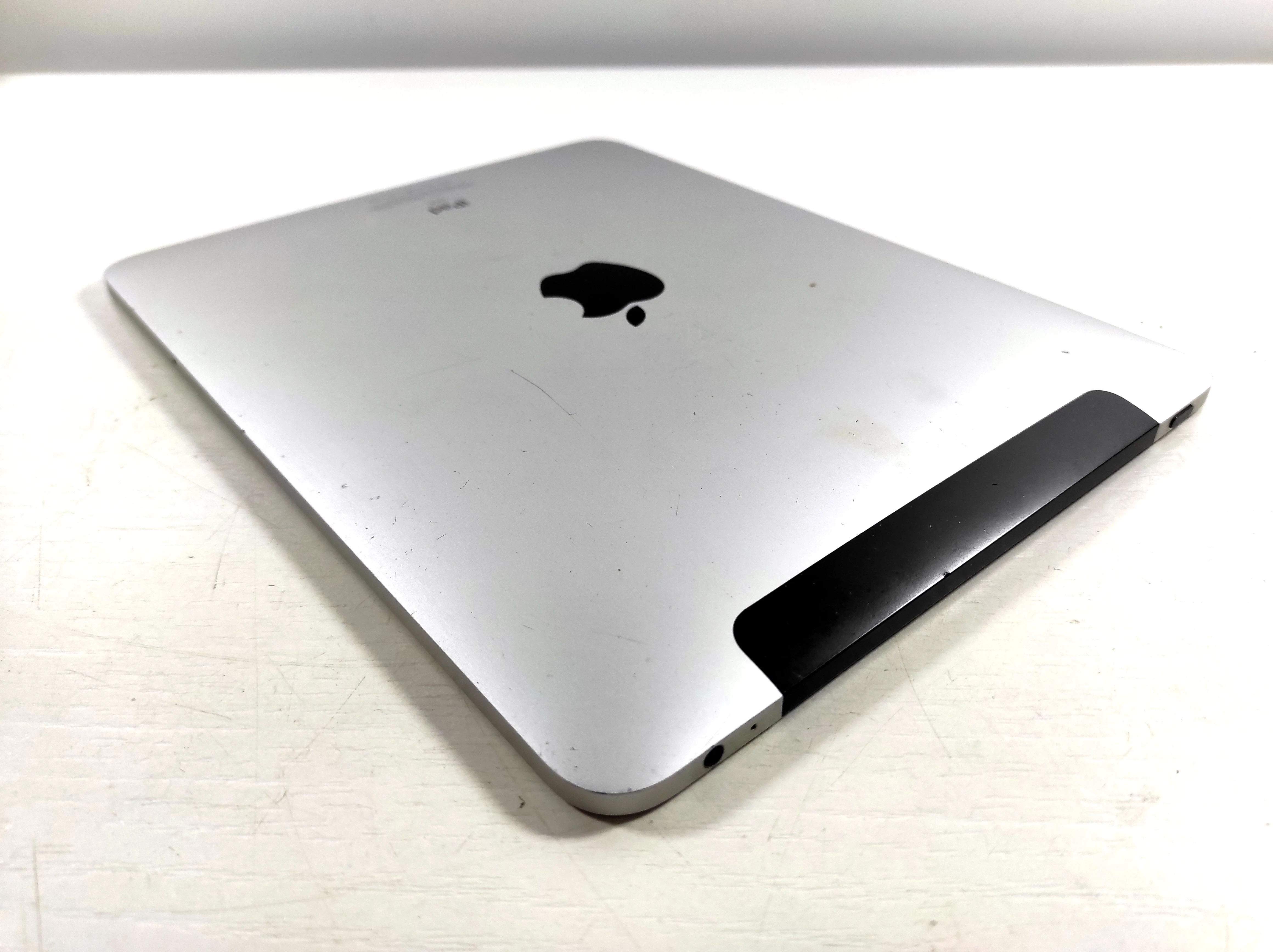 tablet-apple-ipad-a1337-mc497b-64gb-kab-system-operacyjny-16332-4