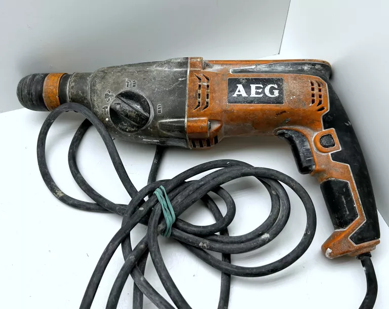 MŁOTOWIERTARKA AEG KH 24 XE 720W