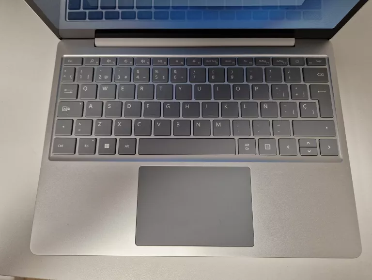 LAPTOP MICROSOFT SURFACE GO 2 8GB/256 SSD KOMPLET + FV