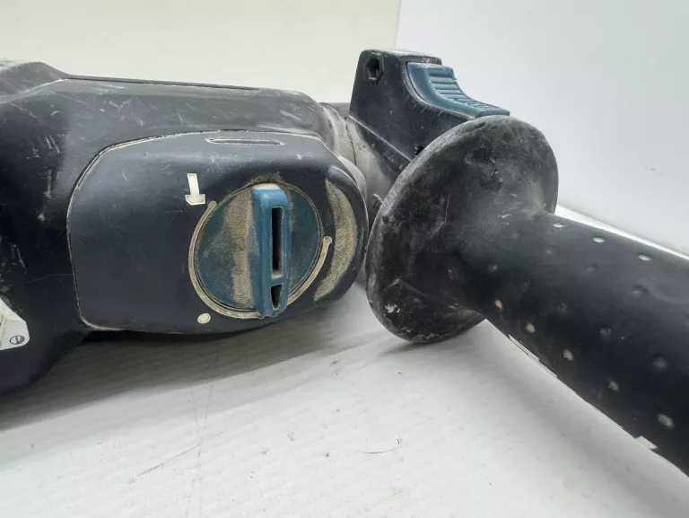 MŁOTOWIERTARKA MAKITA HR2610T