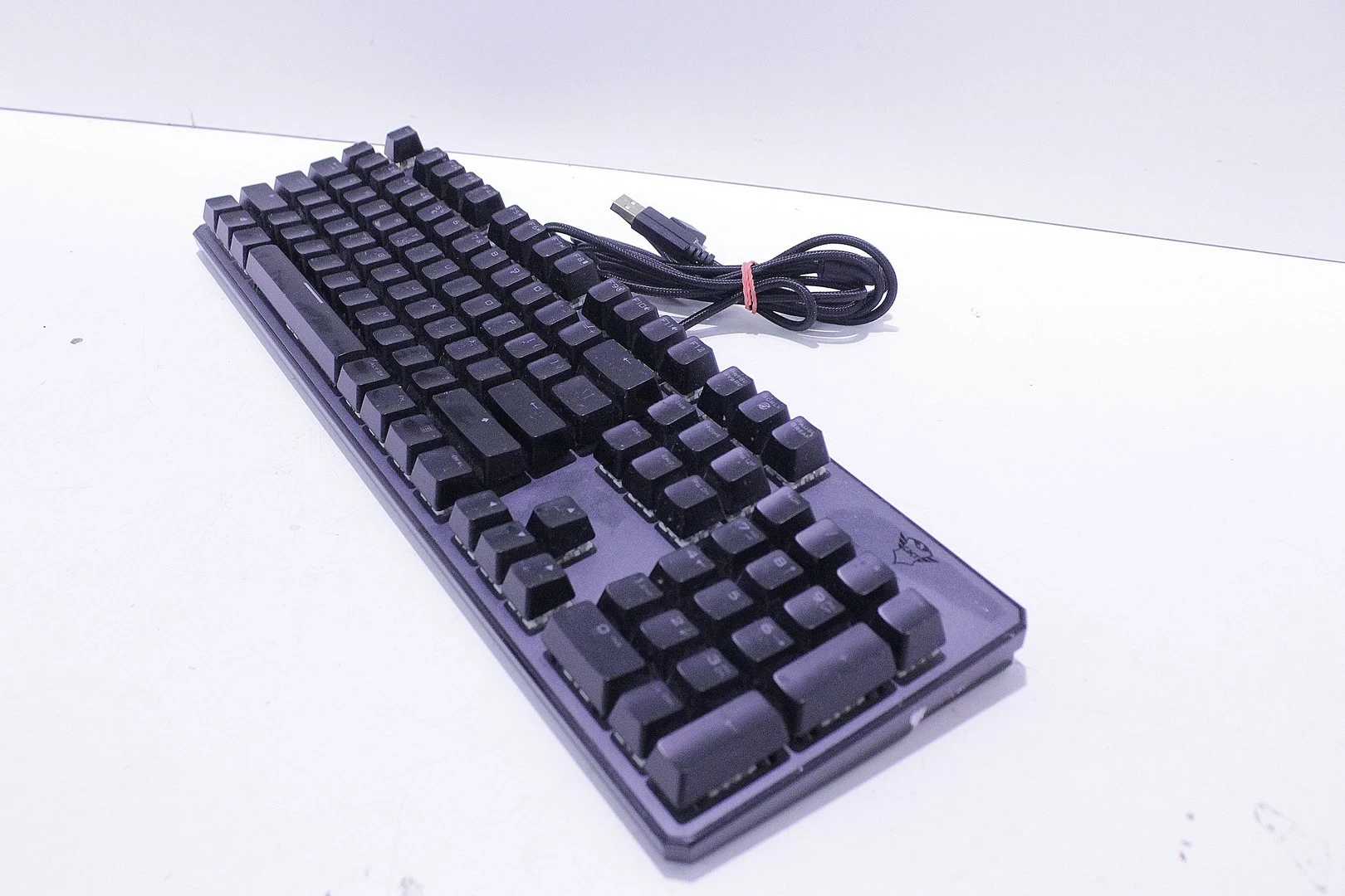 klawiatura-trust-laan-van-barcelona-600-stan-11323-2