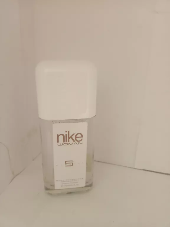 WODA PERFUMOWANA NIKE WOMAN BIALA