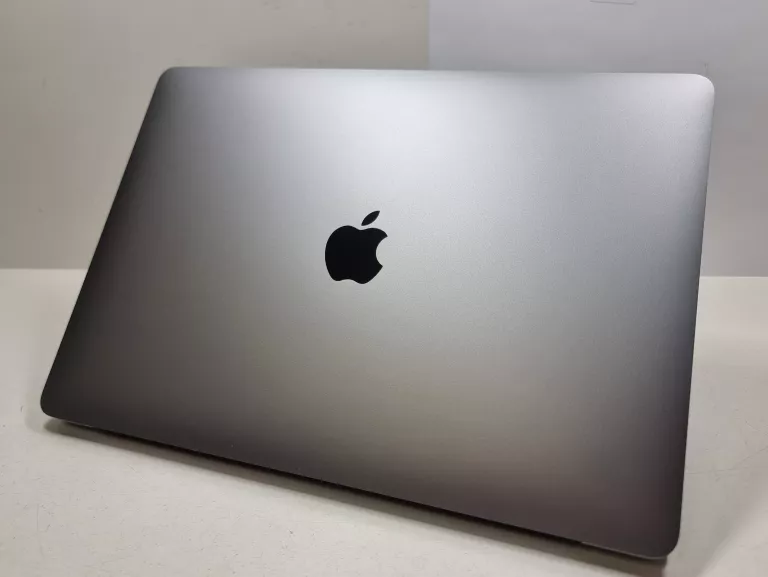 apple-macbook-pro-a2338-m1-8256gb-ean-gtin-0194252165836