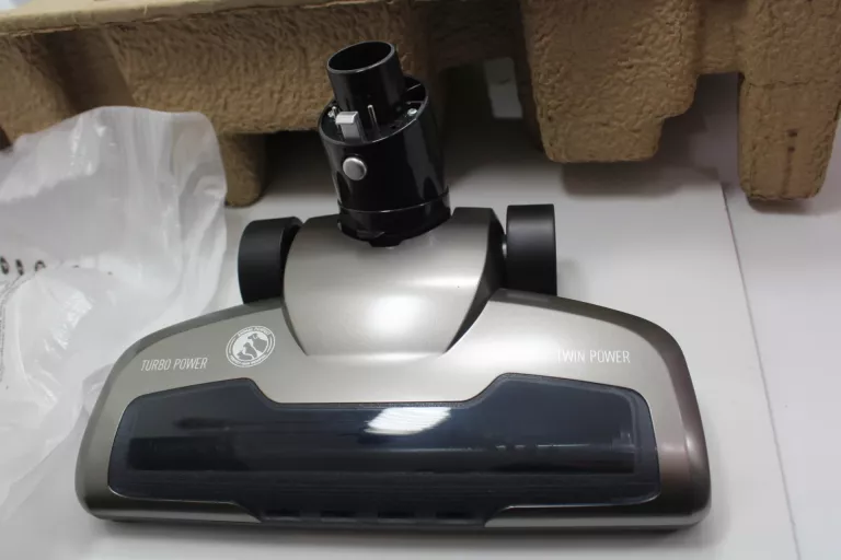 ODKURZACZ AKUMULATOROWY 2W1 GRUNDIG VCH 9832