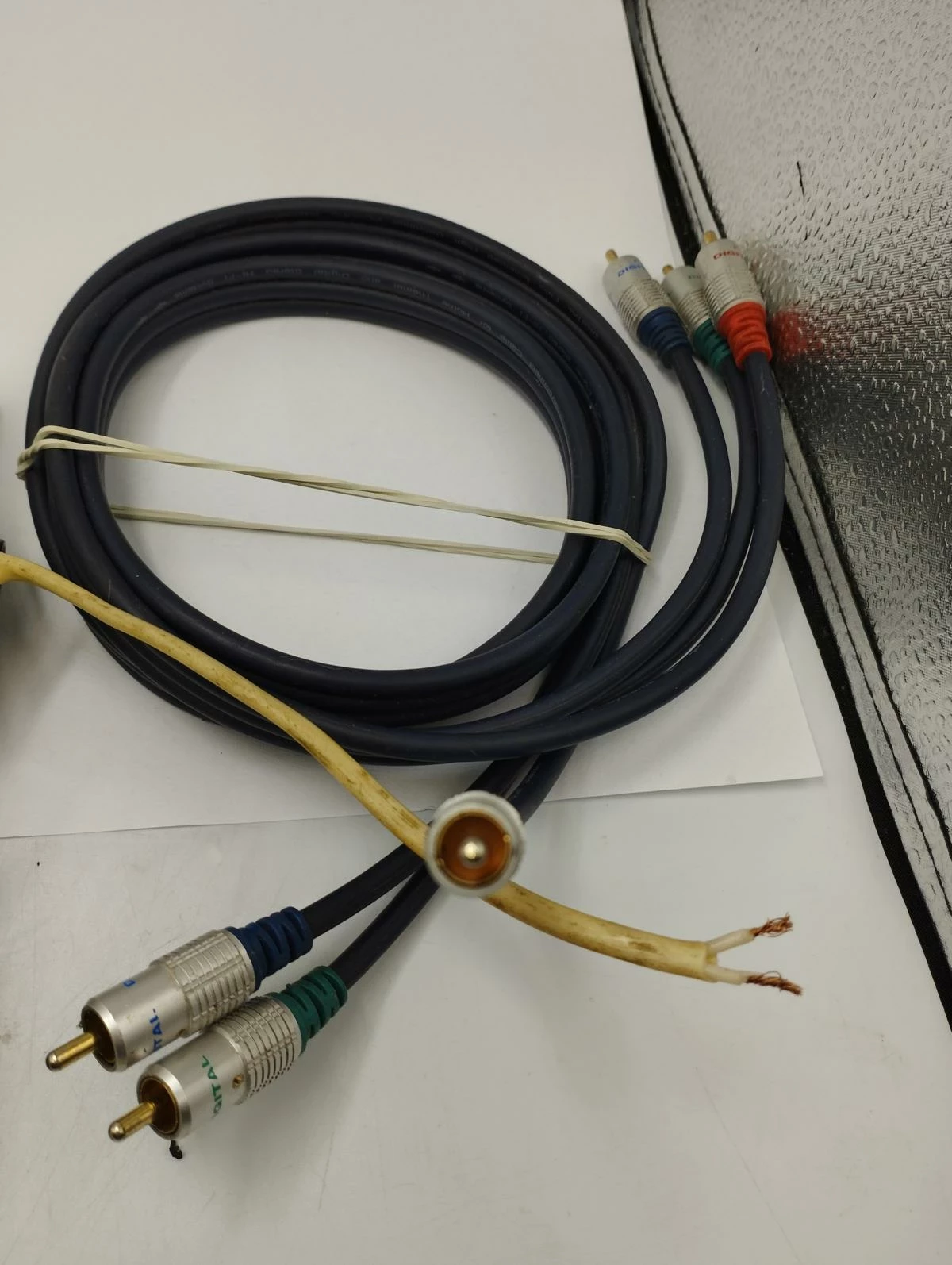 wzmacniacz-blaupunkt-gta-2100-400-watt-okablowanie-model-gta2100