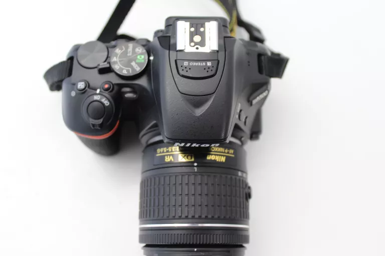 LUSTRZANKA NIKON D5500 KORPUS + OBIEKTYW NIKON DX VR 18-55 1:3.5-5.6 G