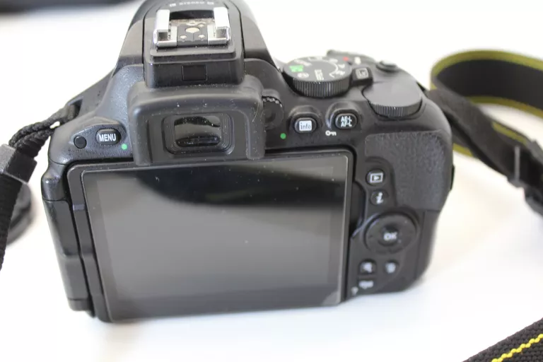LUSTRZANKA NIKON D5500 KORPUS + OBIEKTYW NIKON DX VR 18-55 1:3.5-5.6 G