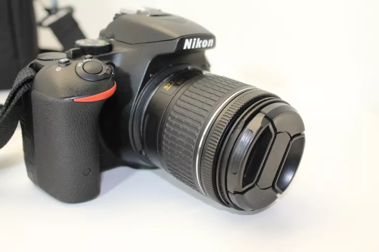 LUSTRZANKA NIKON D5500 KORPUS + OBIEKTYW NIKON DX VR 18-55 1:3.5-5.6 G