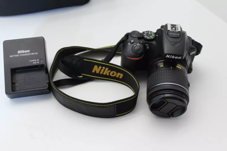 LUSTRZANKA NIKON D5500 KORPUS + OBIEKTYW NIKON DX VR 18-55 1:3.5-5.6 G