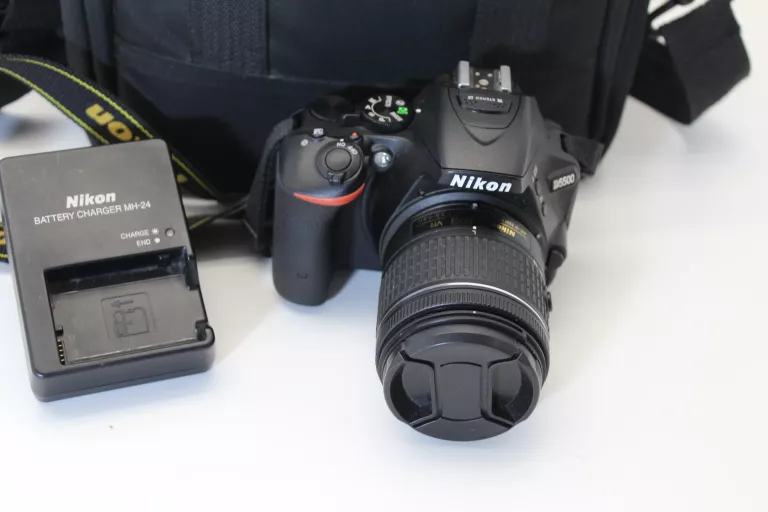 LUSTRZANKA NIKON D5500 KORPUS + OBIEKTYW NIKON DX VR 18-55 1:3.5-5.6 G