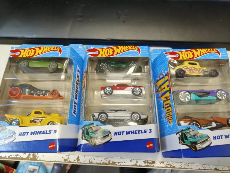 HOT WHEELS TRZYPAK ZESTAW PREZENTOWY 3 AUTA AUTKA 1:64