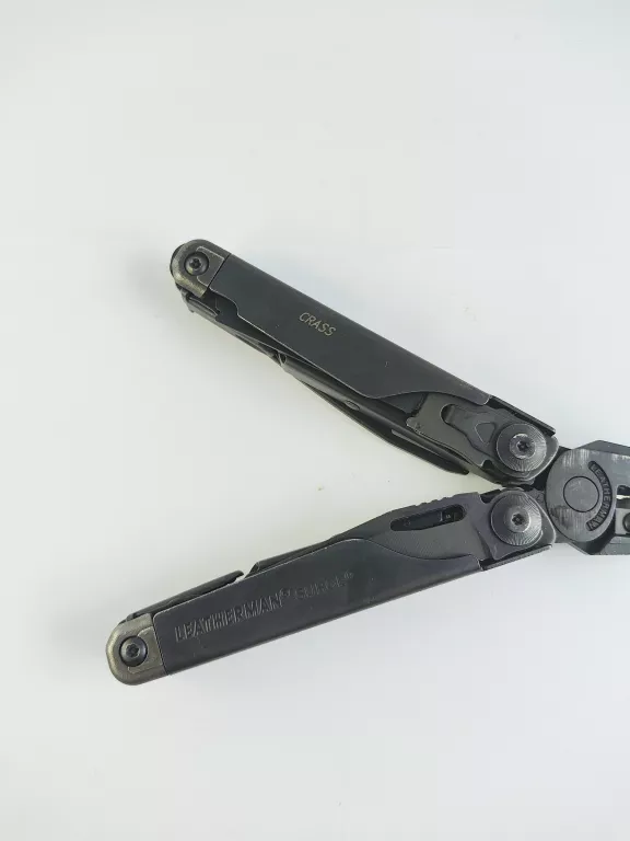 MULTITOOL LEATHERMAN SURGE BLACK