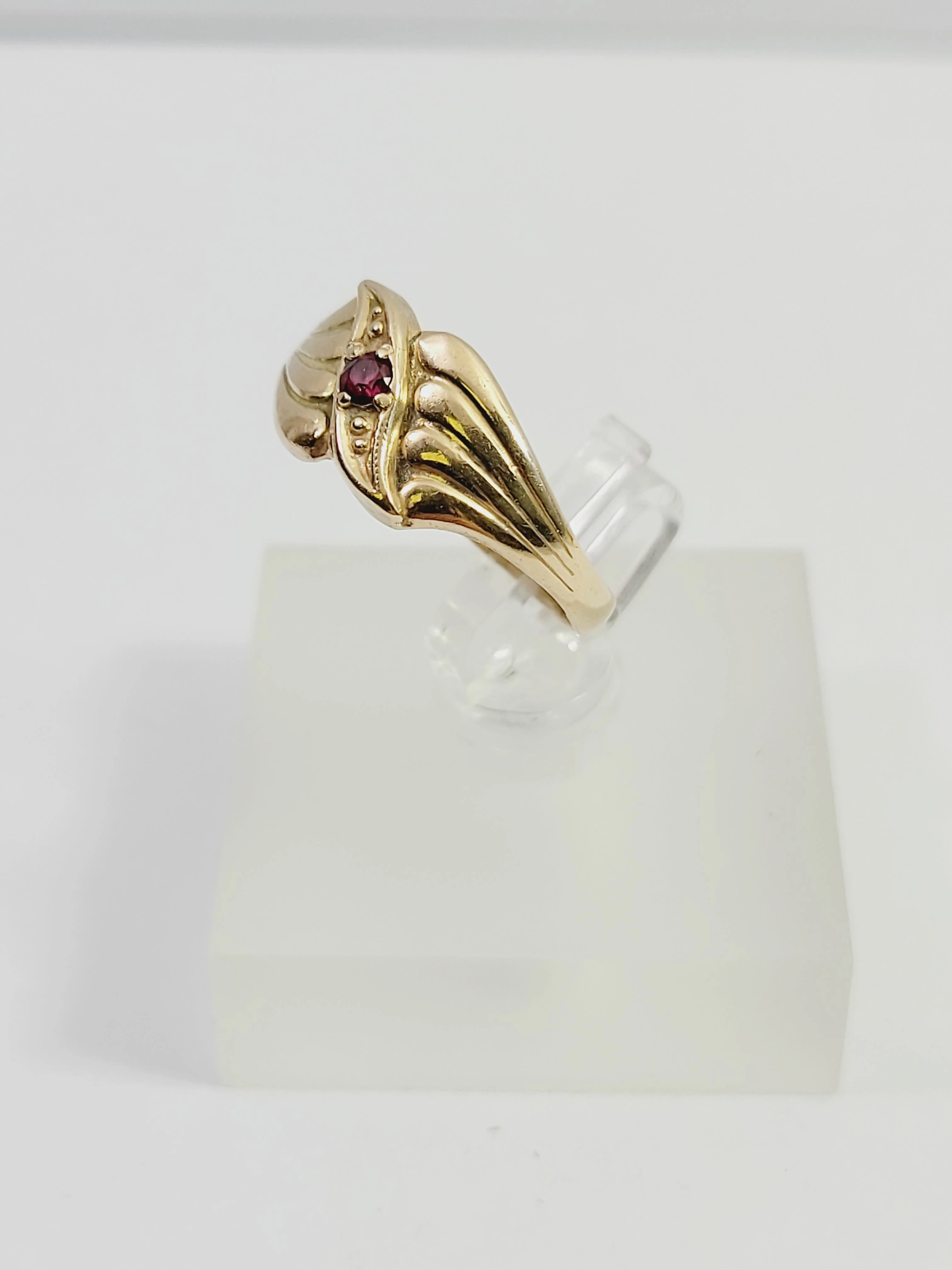 uroczy-zloty-pierscionek-z-rubinem-585-235g-r13-material-15835-2