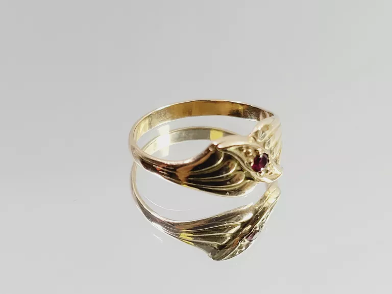 uroczy-zloty-pierscionek-z-rubinem-585-235g-r13-stan-11323-2