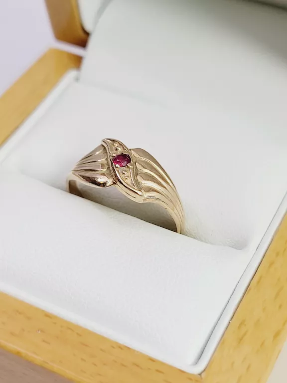 uroczy-zloty-pierscionek-z-rubinem-585-235g-r13-rodzaj-2205-2