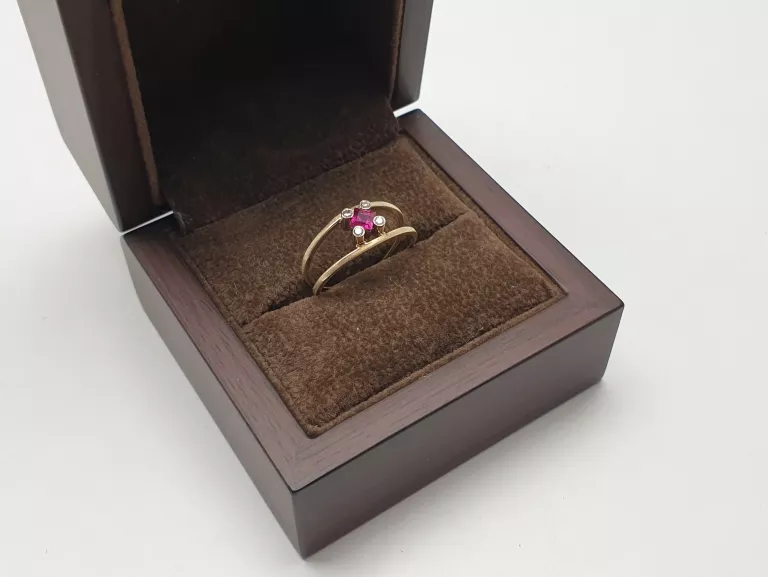 ZŁOTY PIERŚCIONEK DIAMENTAMI 2,19G 585 0,06CT