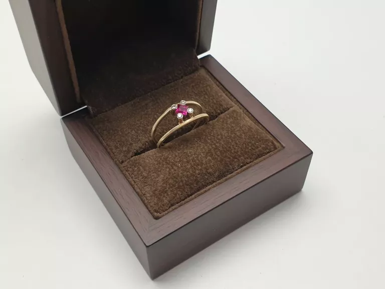 ZŁOTY PIERŚCIONEK DIAMENTAMI 2,19G 585 0,06CT