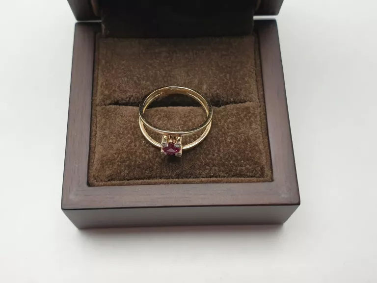 ZŁOTY PIERŚCIONEK DIAMENTAMI 2,19G 585 0,06CT
