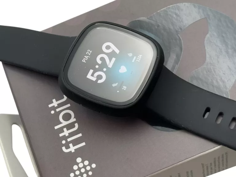 SMARTWATCH GOOGLE FITBIT VERSA 3 CZARNY