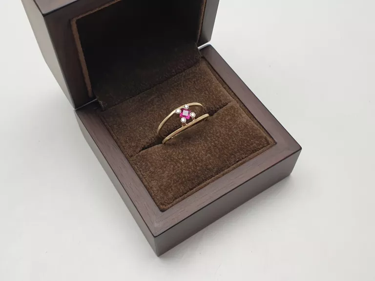ZŁOTY PIERŚCIONEK DIAMENTAMI 2,19G 585 0,06CT