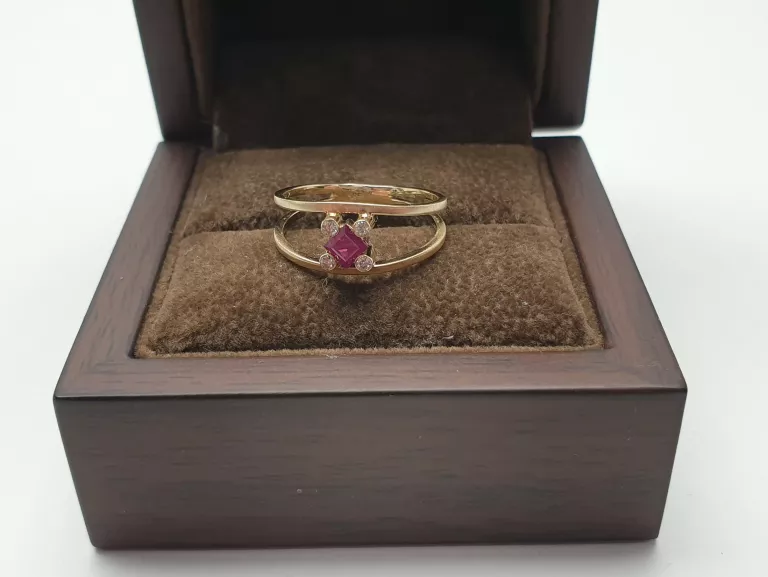 ZŁOTY PIERŚCIONEK DIAMENTAMI 2,19G 585 0,06CT