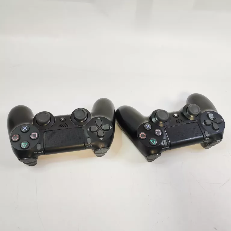 KONSOLA PS4 CUH 2216B 1TB + 2 PADY