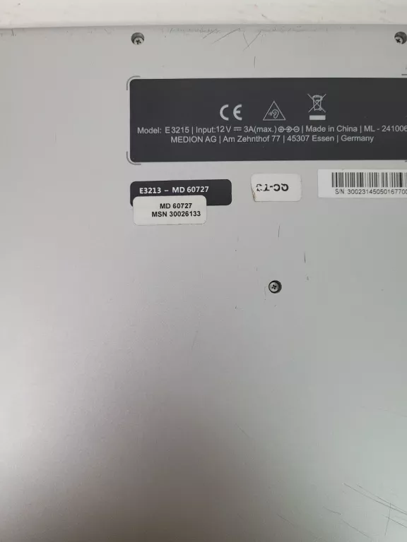 LAPTOP MEDION E3213 13,3 " INTEL PENTIUM QUAD-CORE 4 GB / 64 GB CZARNY LAD