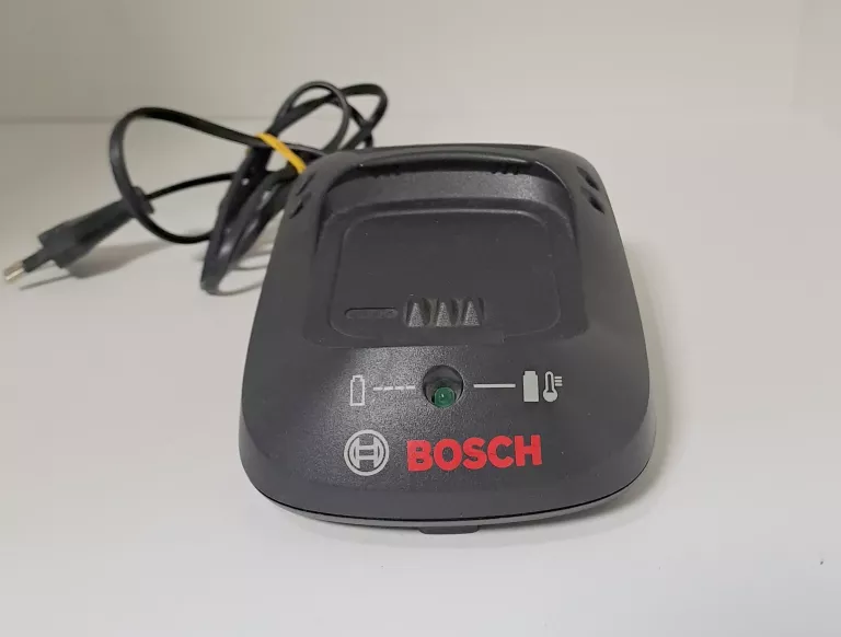 LAMPKA BOSCH PML LI + ŁADOWARKA