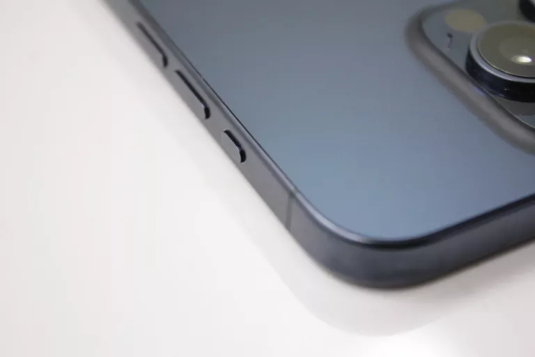 telefon-iphone-15-pro-max-256gb-gwarancja-do-042025-przekatna-ekranu-670