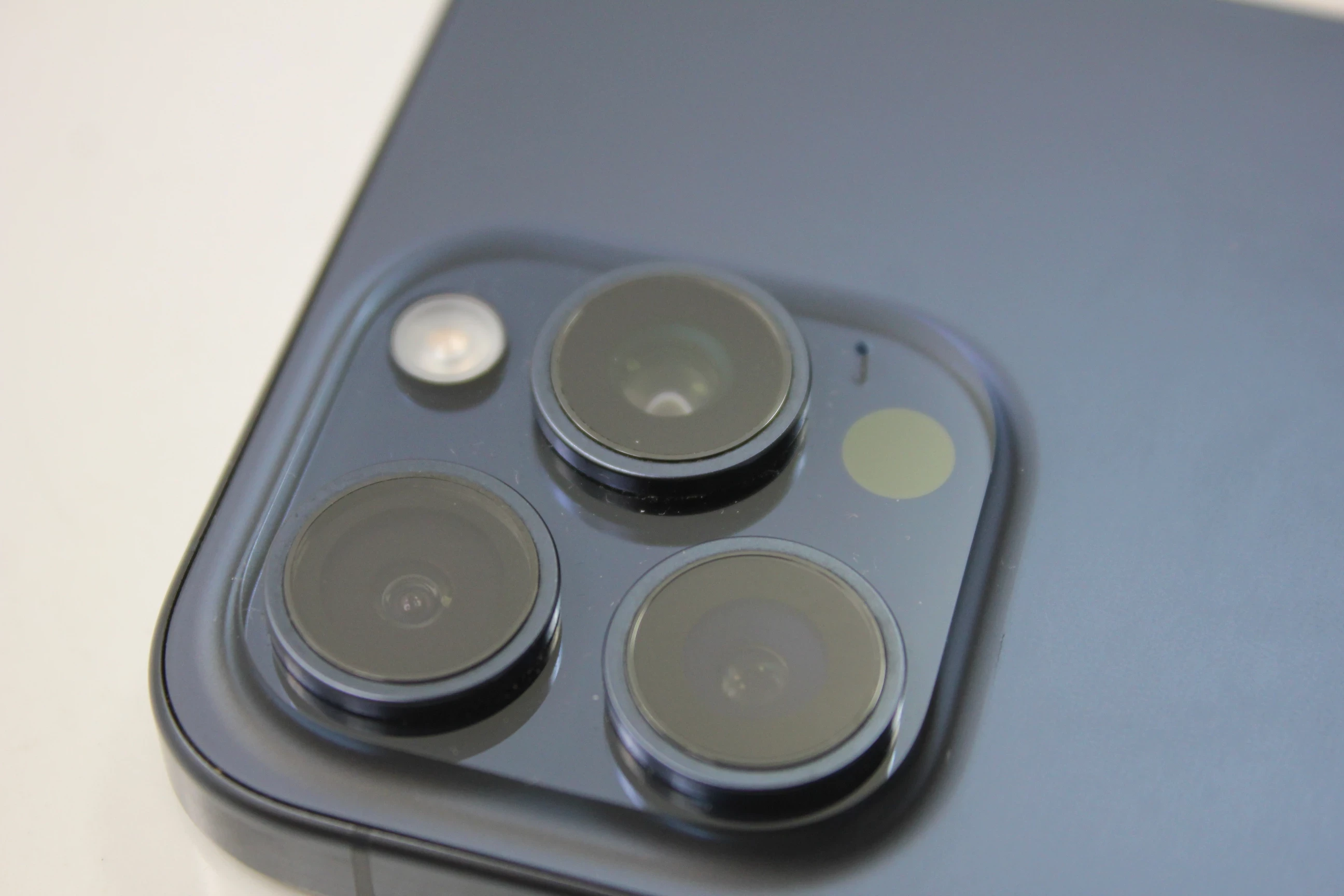 telefon-iphone-15-pro-max-256gb-gwarancja-do-042025-kolor-127448-4