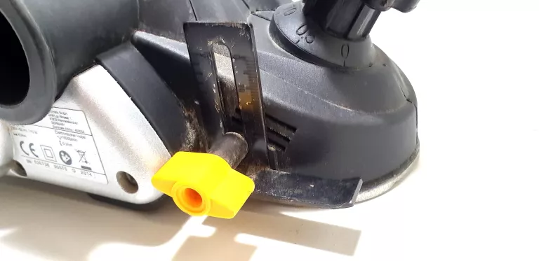 strug-elektryczny-cmi-c-eho-750-710w-glebokosc-strugania-25