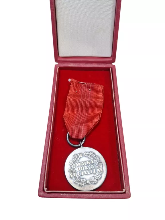 MEDAL WALKA PRACA SOCJALIZM PRL