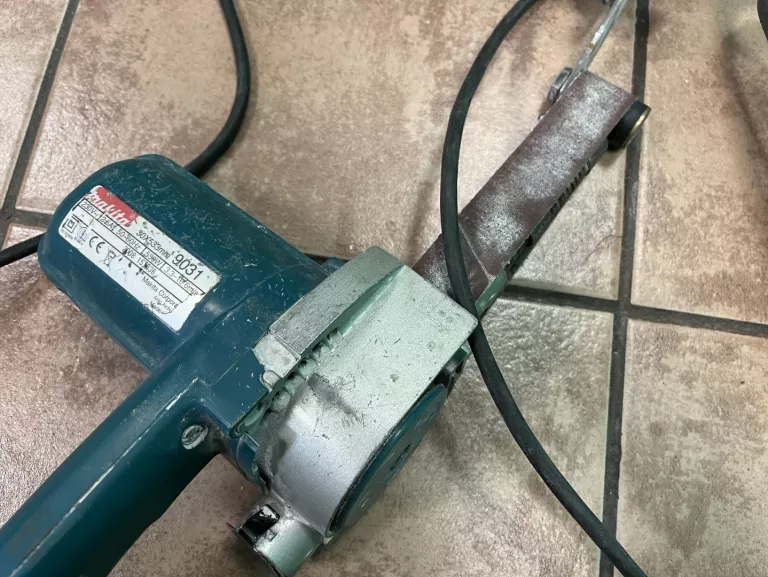 MAKITA 9031 PILNIK ELEKTRYCZNY TAŚMOWY