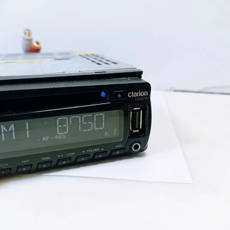 RADIO SAMOCHODOWE CLATRION CZ201E