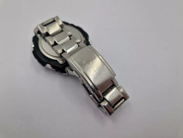 ZEGAREK CASIO G-SHOCK GST-W110D