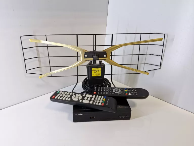 TELEWIZOR MANTA LED1903 TV + ANTENA DEKODER